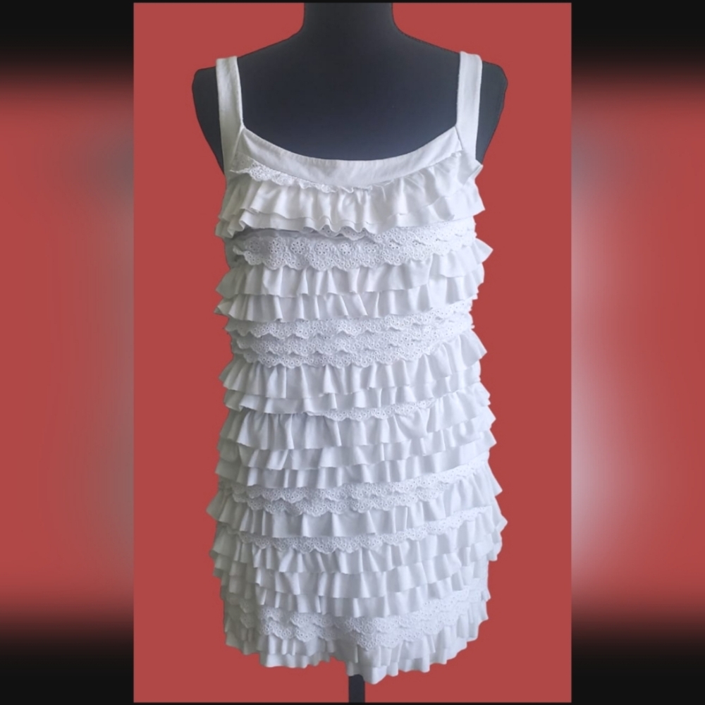 Suzy Shier White Eyelet Ruffle Tiered Tank Top Rayon Size Medium